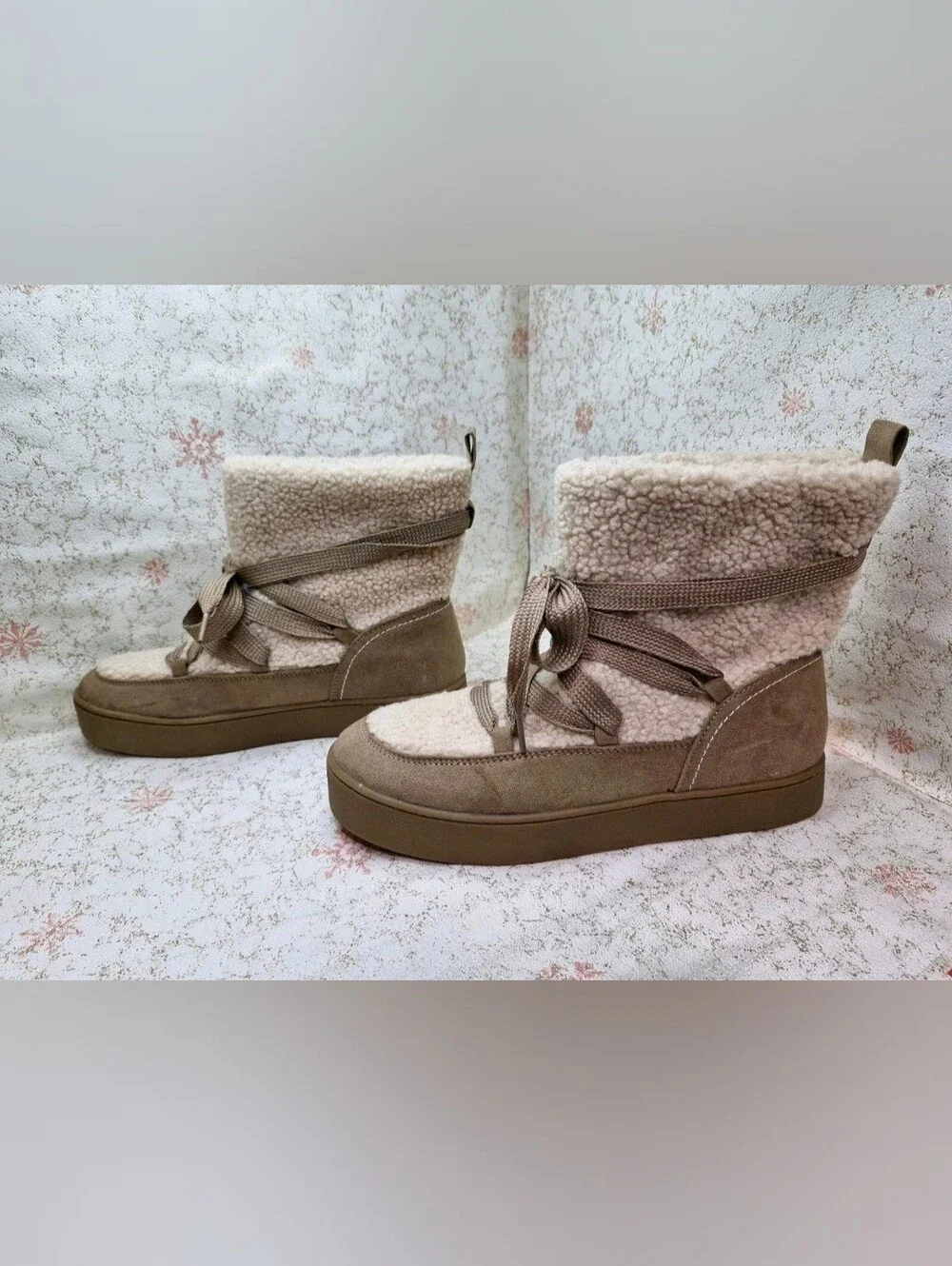 Universal Thread Women's Sherpa Winter Boots Sz 9 Taupe Cozy Faux Suede Lace-Up